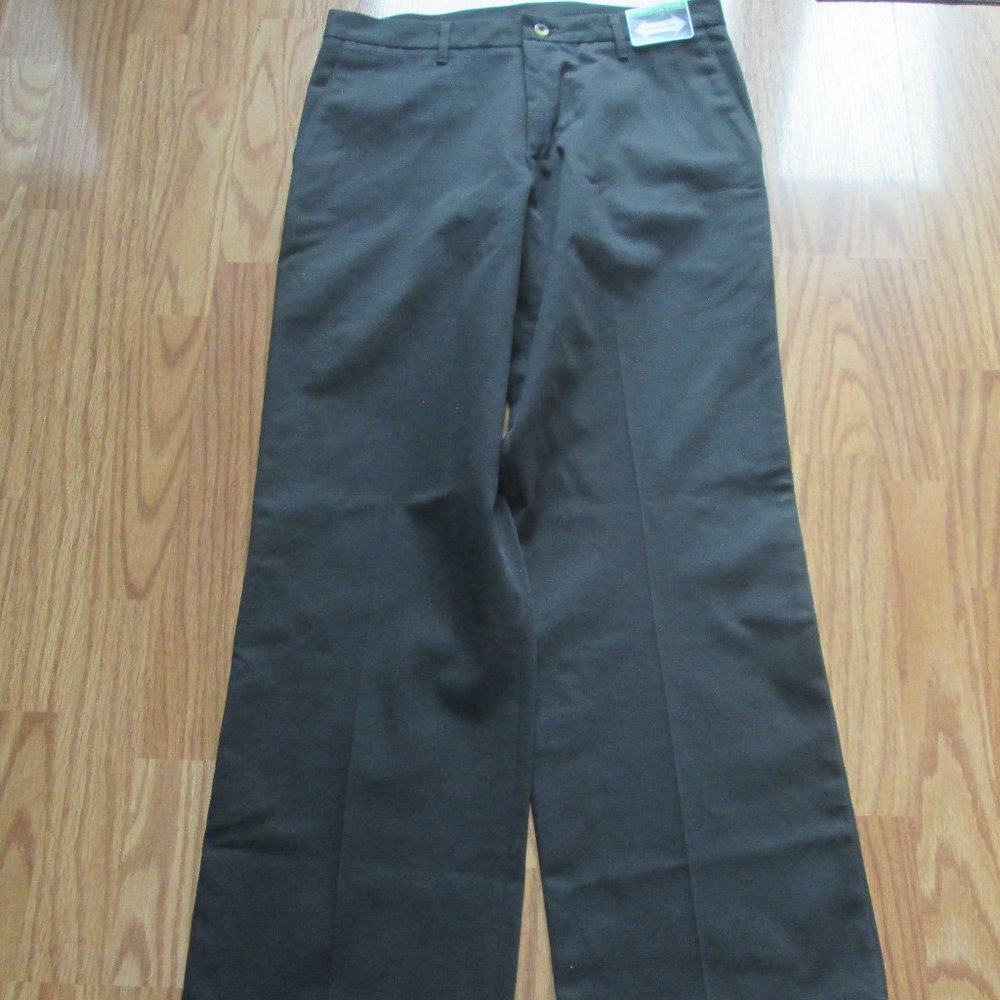 NWT Wrangler No iron ultimate khaki flat front black pants classic fit 32x30